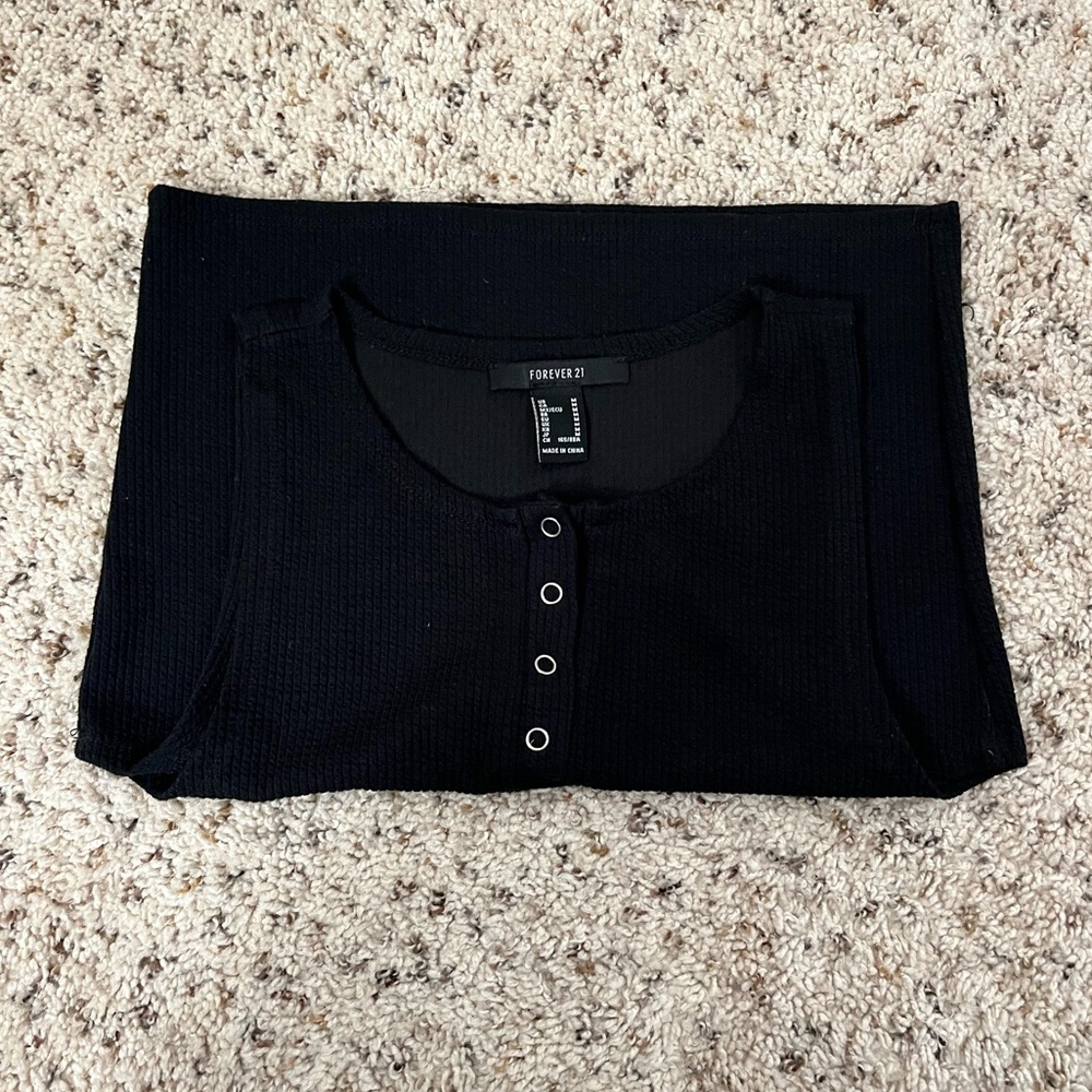 Forever 21 Women’s Black Ribbed Henley Crop Top Crew Neck Size M - Picture 4 of 4